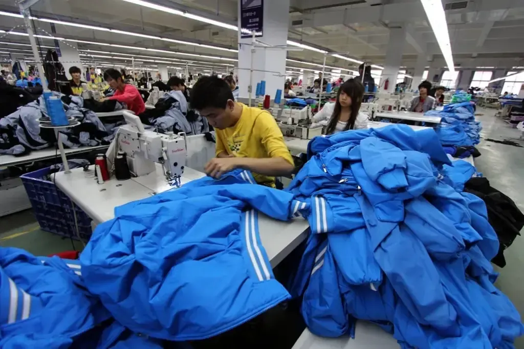 مزایا و معایب سفارش گیری و کارخانه تولید پوشاک